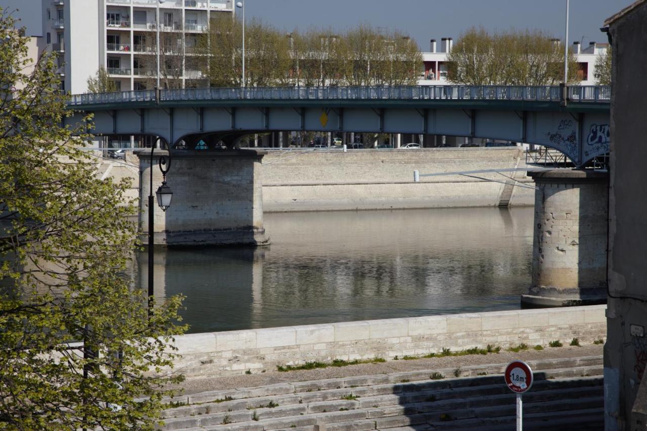 Laincel - Appartement lumineux le long du Rhône Arles Extérieur photo